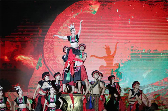 中国著名歌舞编导夏冰：以千年苗韵，致盛世爱情